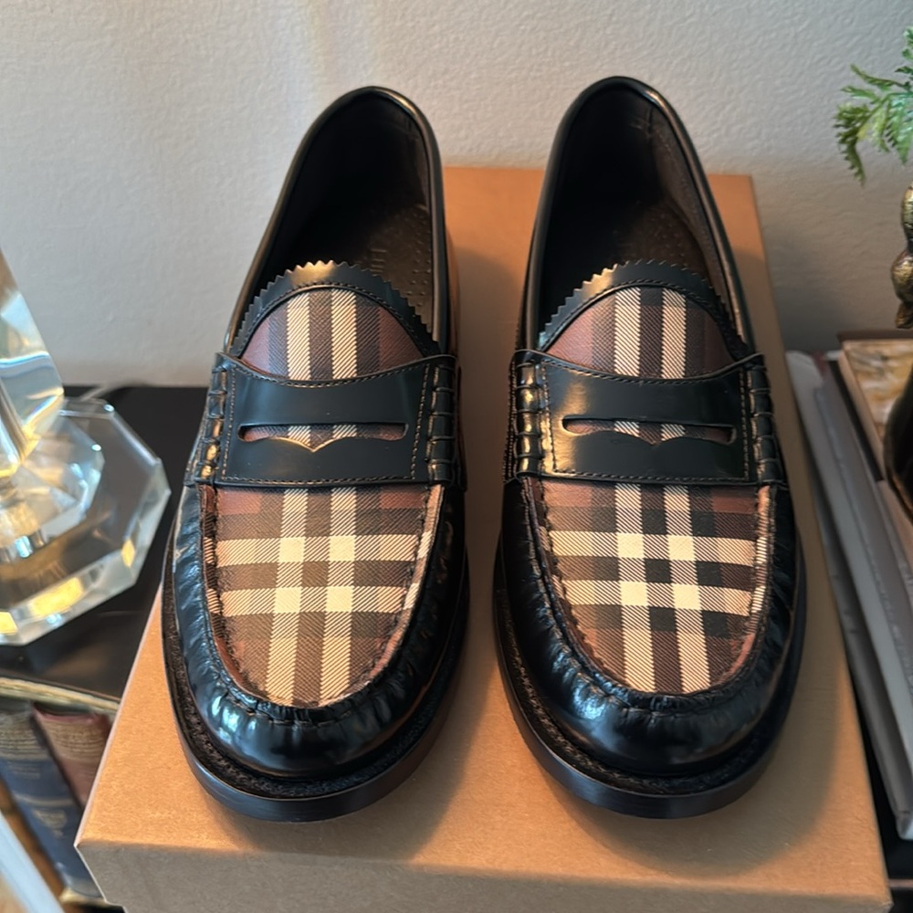 New in box Burberry Checkered Loafers size 37.5